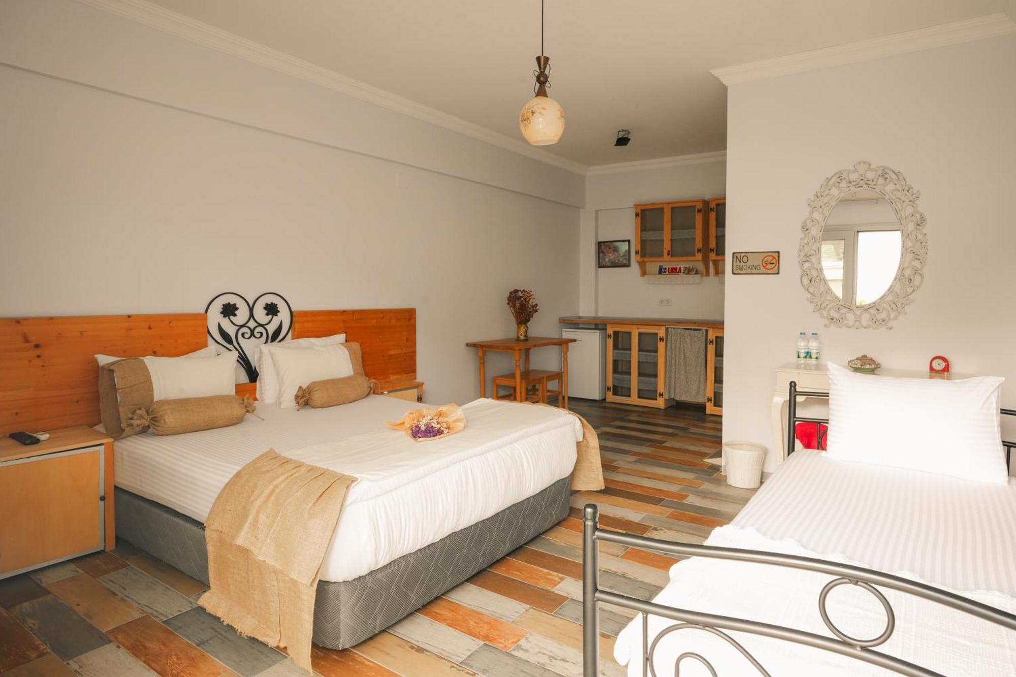 La Vida Otel อูร์ลา ภายนอก รูปภาพ