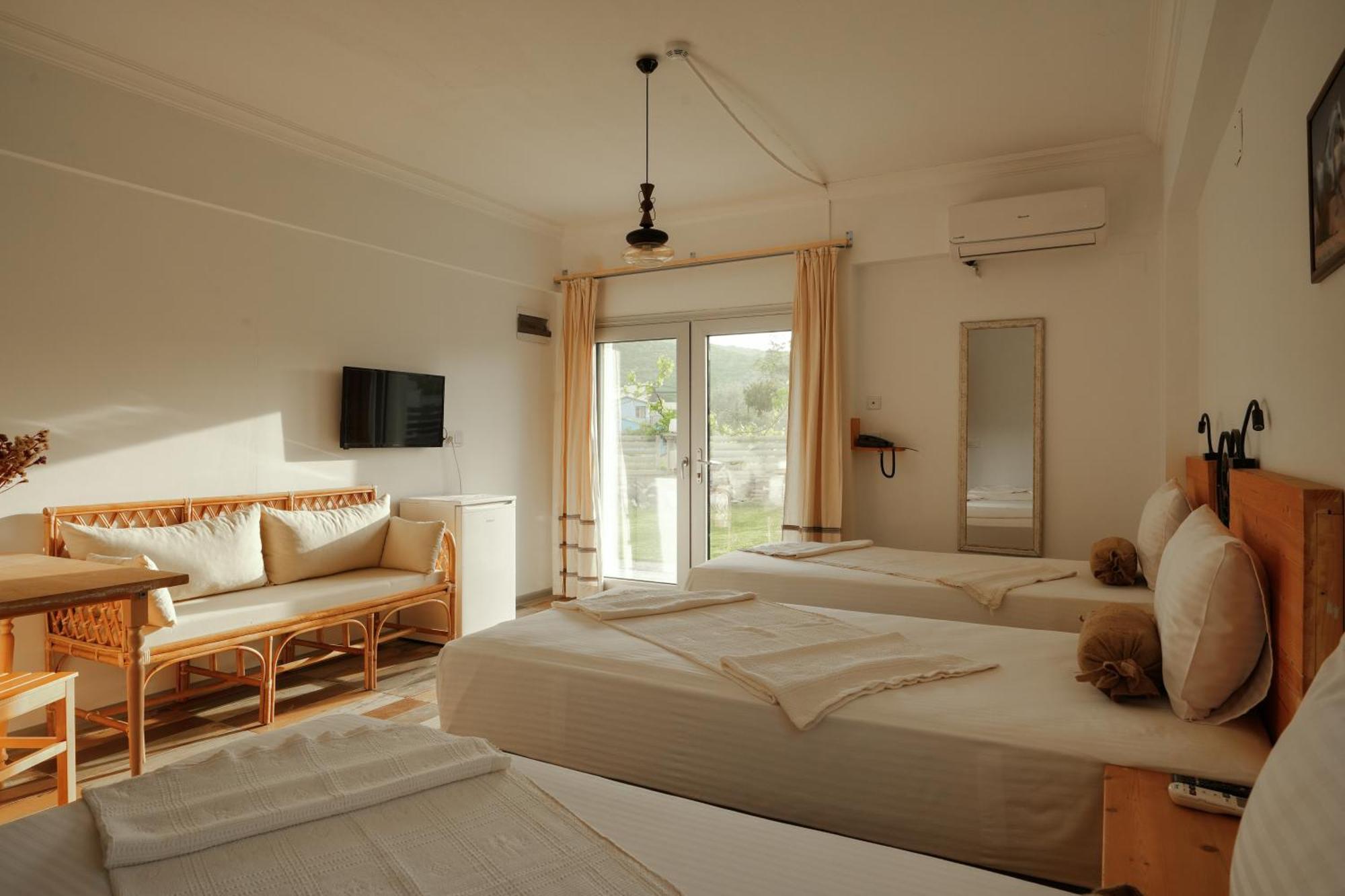 La Vida Otel อูร์ลา ภายนอก รูปภาพ