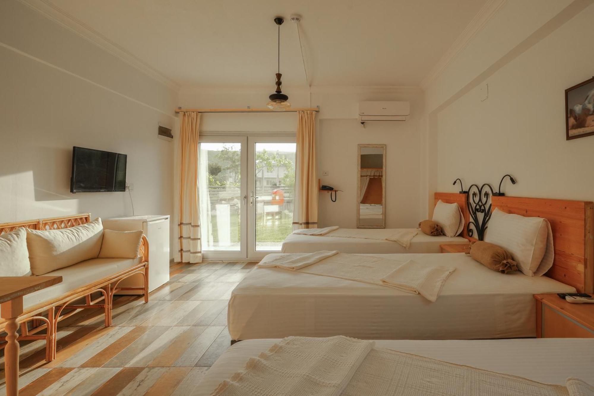 La Vida Otel อูร์ลา ภายนอก รูปภาพ