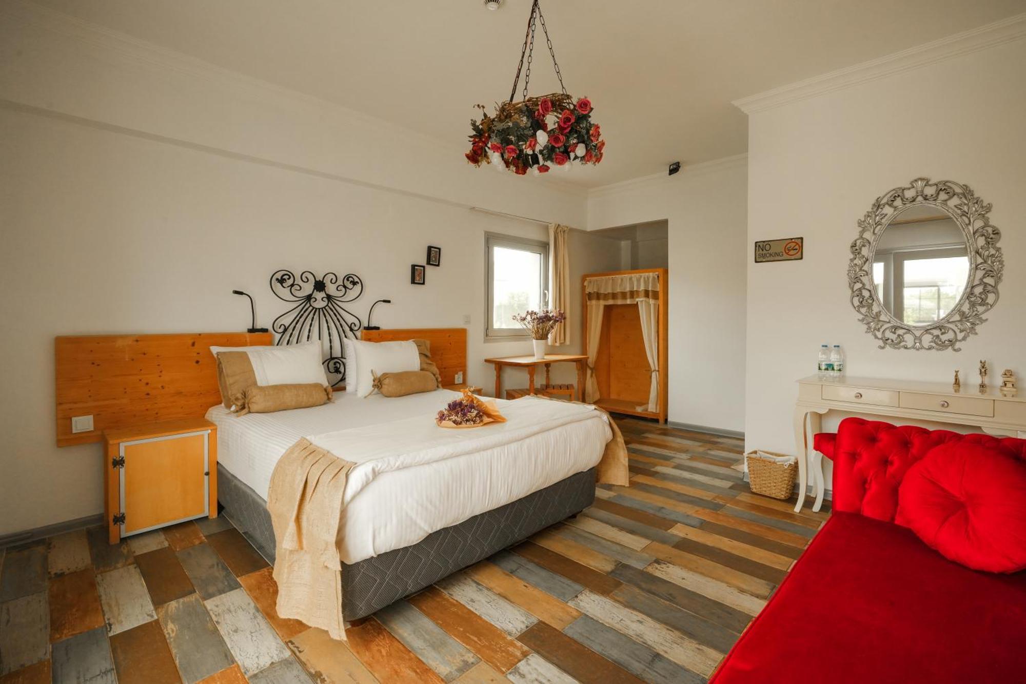 La Vida Otel อูร์ลา ภายนอก รูปภาพ