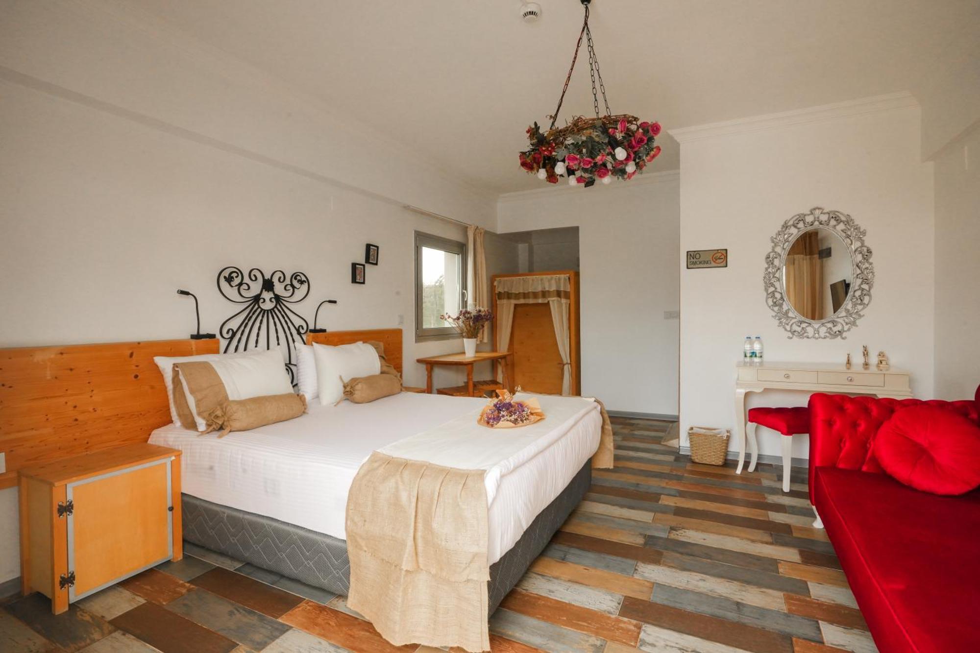 La Vida Otel อูร์ลา ภายนอก รูปภาพ