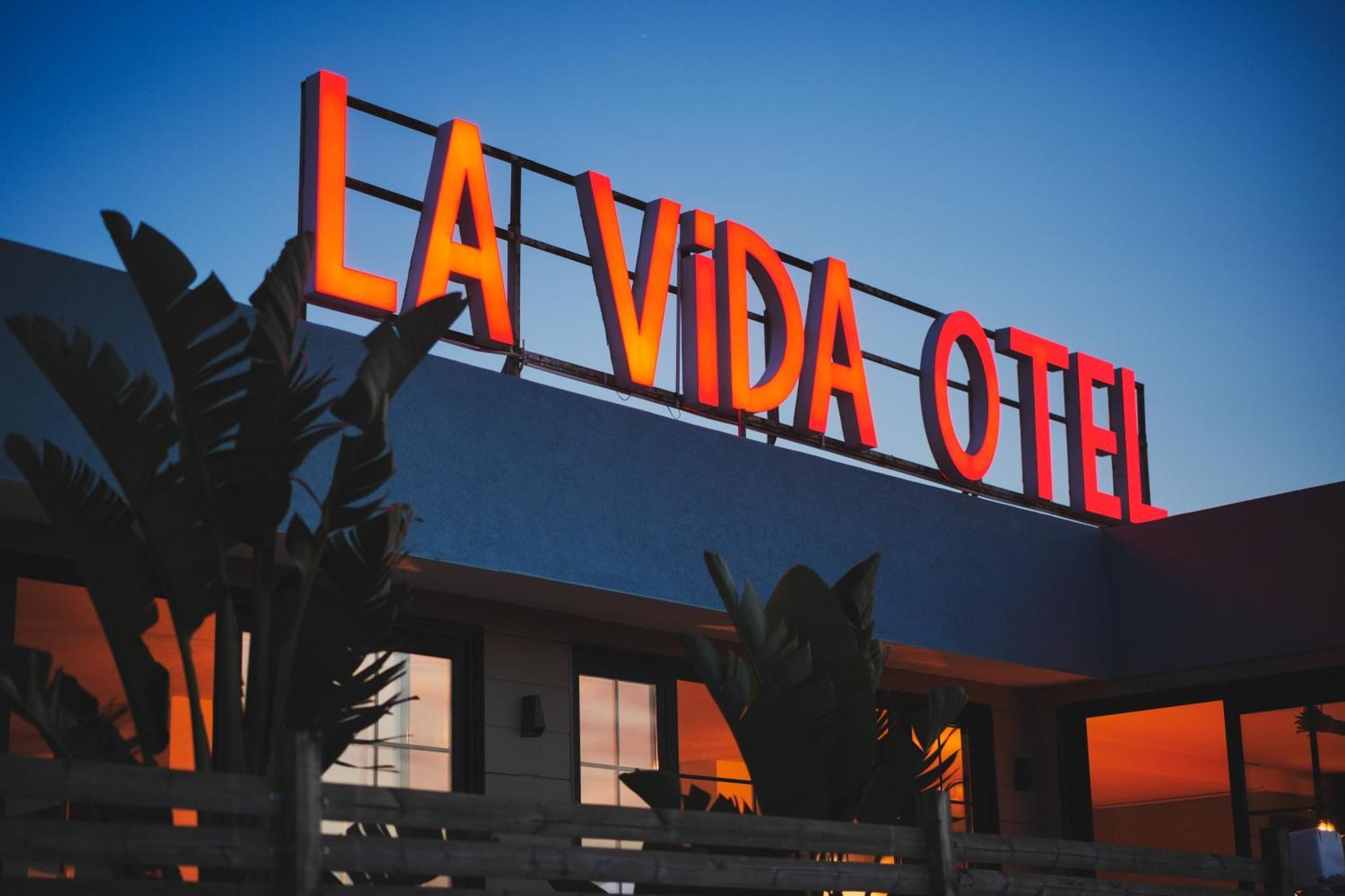 La Vida Otel อูร์ลา ภายนอก รูปภาพ